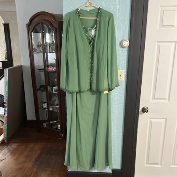 May Queen Stylish Green Ensemble - Picture 1 of 7